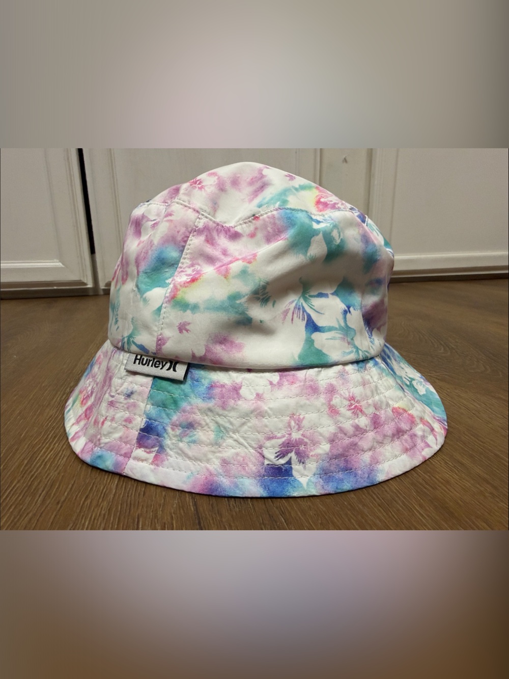NWOT Hurley Pastel Tie-Dye Bucket Hat - White/Pastel